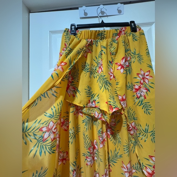 IRIS Floral Yellow Dress outfit w shorts and crop top. Size XL - Picture 5 of 16